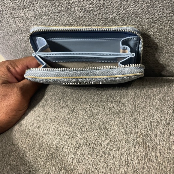 MICHAEL Michael Kors Small Logo Wallet - Picture 2 of 5